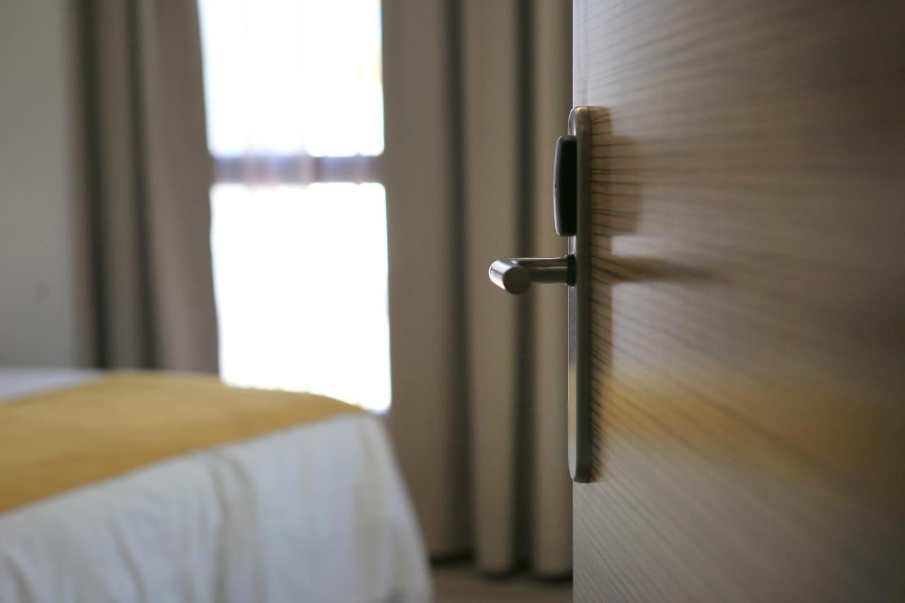 Hotel Leo مونيستيرايو المظهر الخارجي الصورة