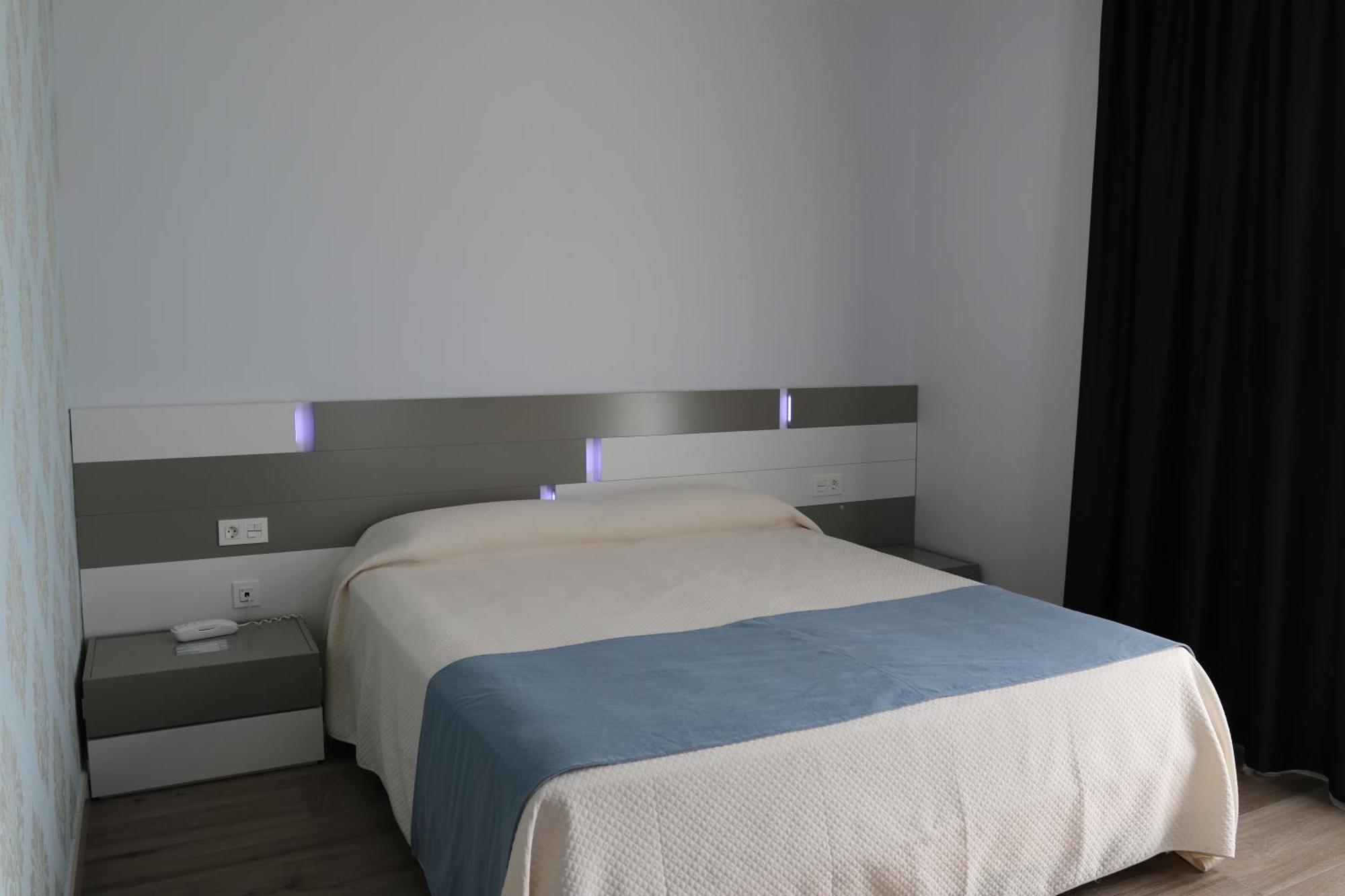 Hotel Leo مونيستيرايو الغرفة الصورة