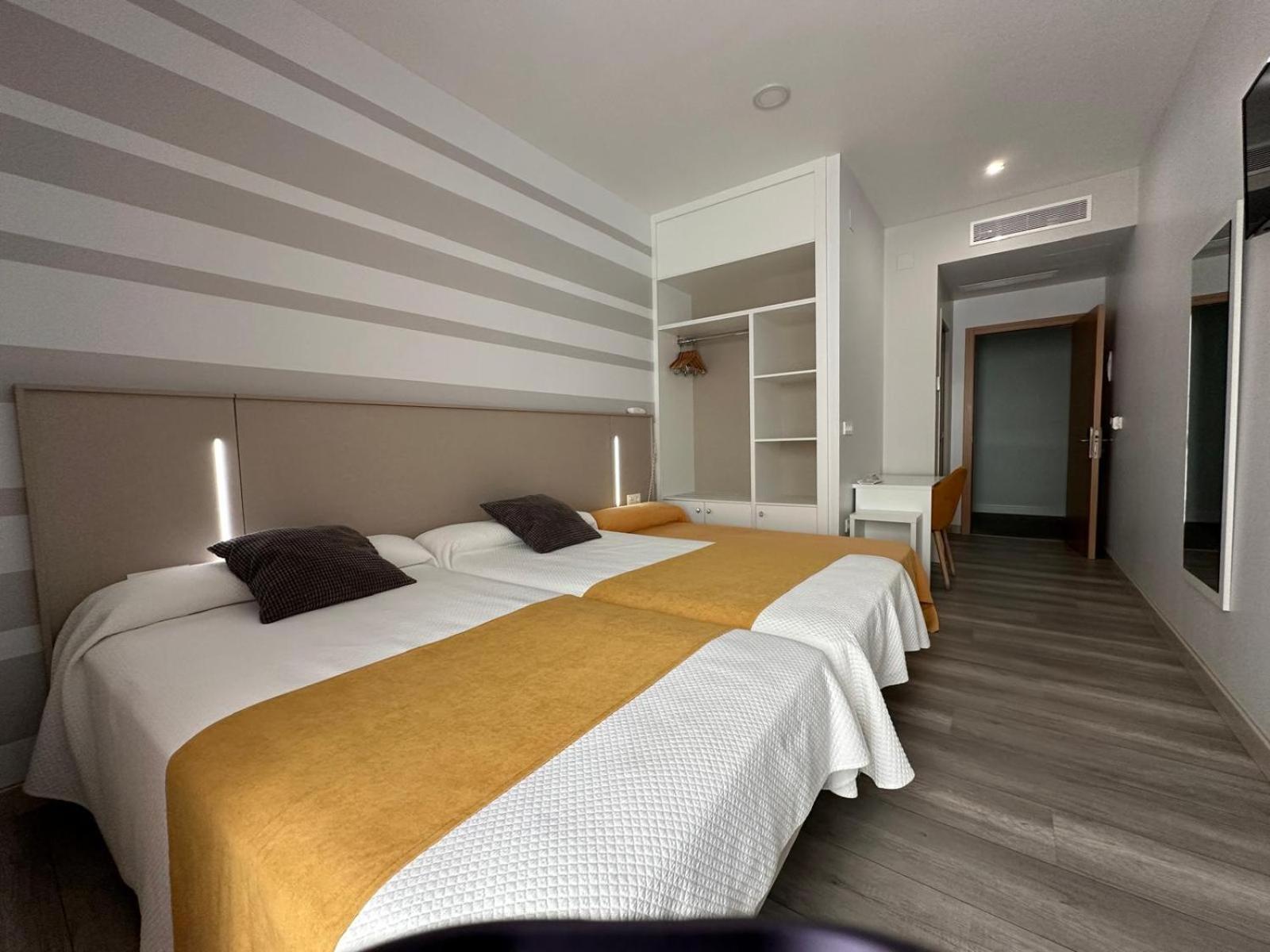 Hotel Leo مونيستيرايو المظهر الخارجي الصورة